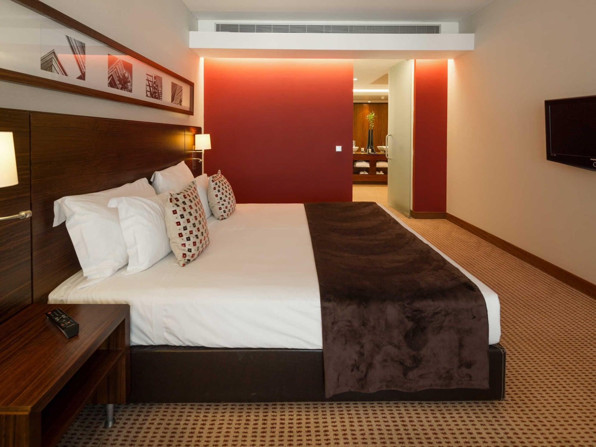 Lagoas Park 4*